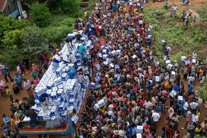 Thailand Cambodia border clash, Cambodia displaced civilians, Thai artillery strike, Cambodian soldiers, Southeast Asia conflict, US arms sales, Donald Trump ceasefire, border violence, humanitarian crisis, ASEAN mediation