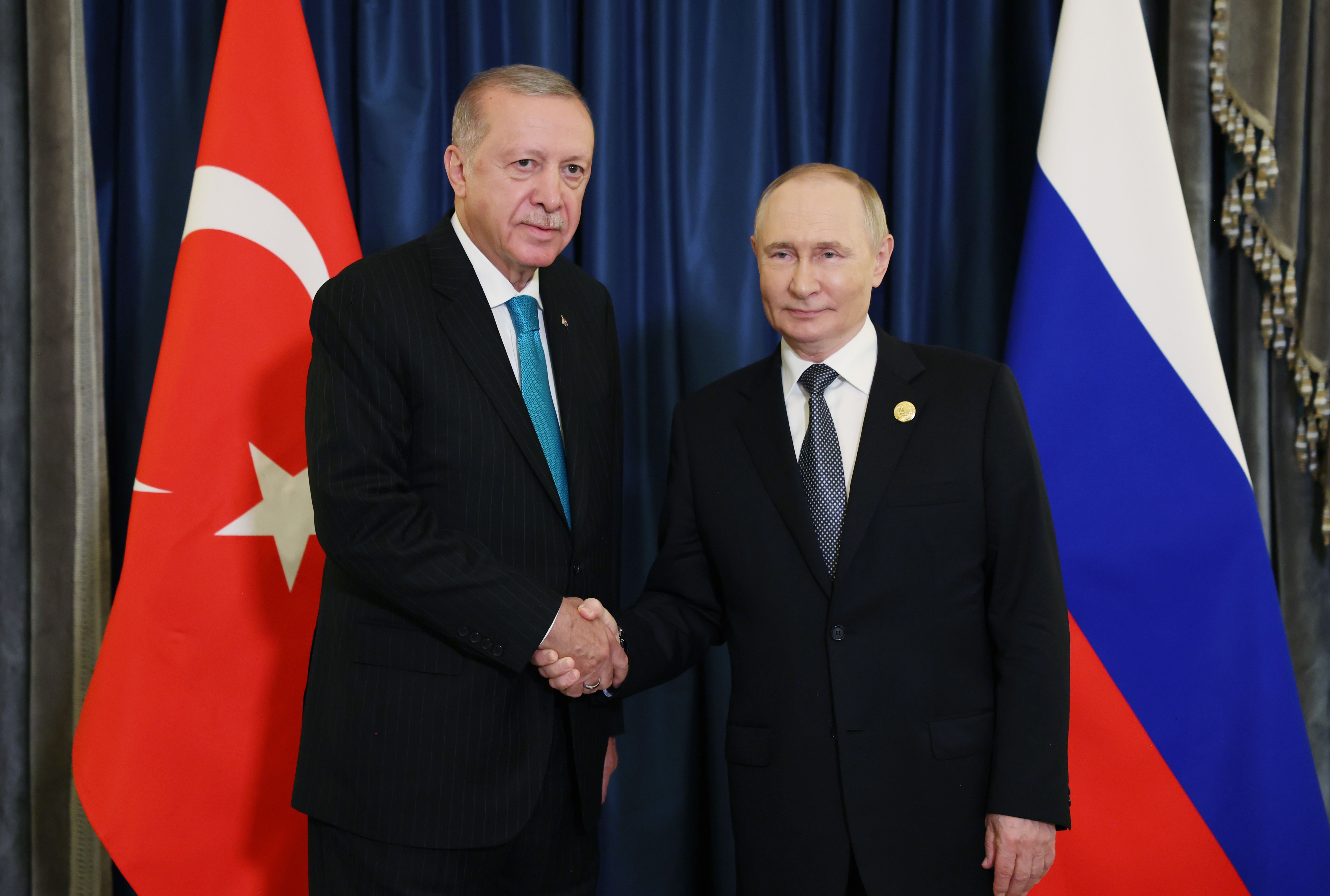 Moscow Talks On Expanded Iran–Russia Nuclear Cooperation Mohammad Eslami shakes hands with Rosatom director Alexey Likhachev in Moscow
