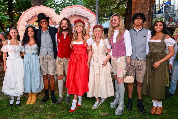 Heidi Klum poses with Leni, Henry, Johan and Lou at Hofbräuhaus Munich during HeidiFest
