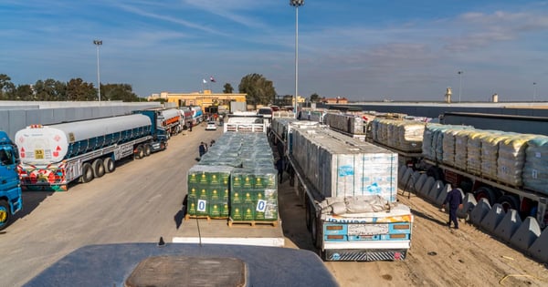 Aid trucks queue on the Egypt side of the Rafah crossing during the first phase of the truce