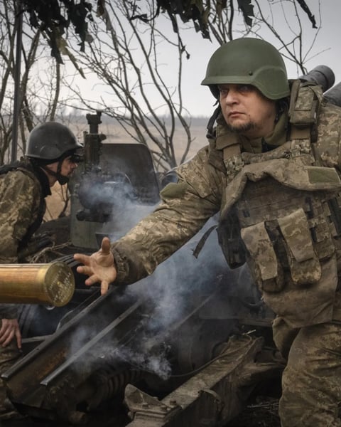 Russian troops advancing on the frontline in Ukraine, day 1346