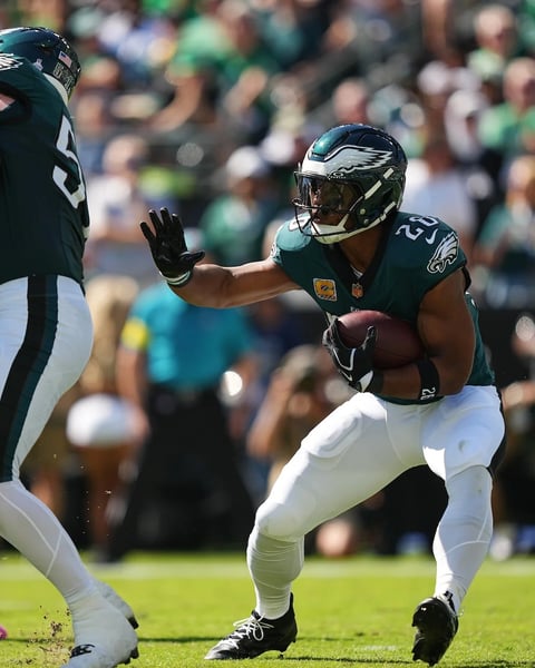 Saquon Barkley Philadelphia Eagles running back rushing with football during Week 10 NFL game against Packers