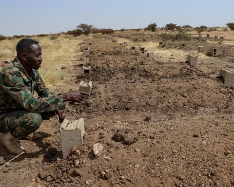 Displaced Sudanese refugees flee El Fasher after RSF takeover in November 2025 humanitarian crisis
