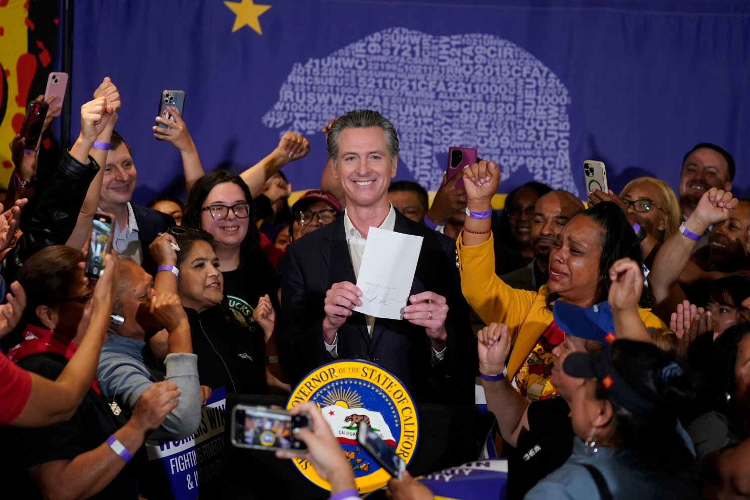 Trump criticizing California $20 fast-food minimum wage at rally