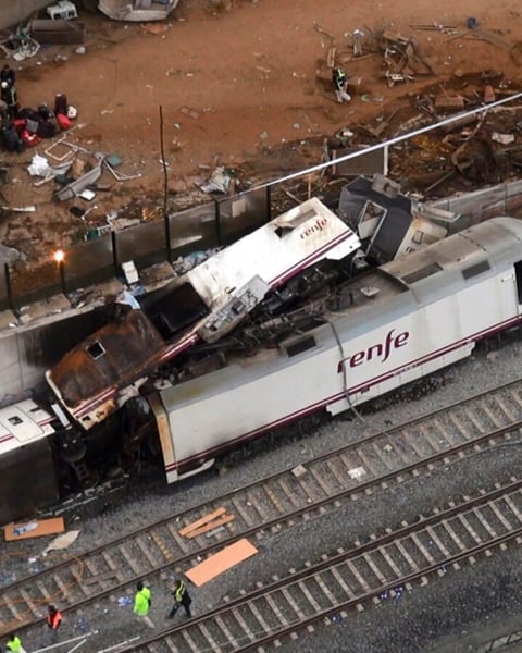 Spain train derailment in Córdoba as emergency services respond to deadly high-speed rail crash