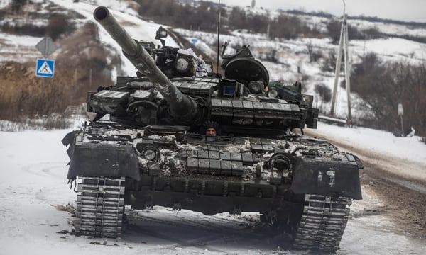 Russia Ukraine war frontline tanks on a battlefield