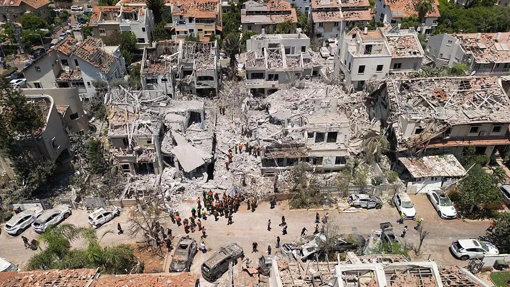 Israeli strikes hit Tehran amid escalating war Damage in Tehran after Israeli airstrikes during Iran Israel war