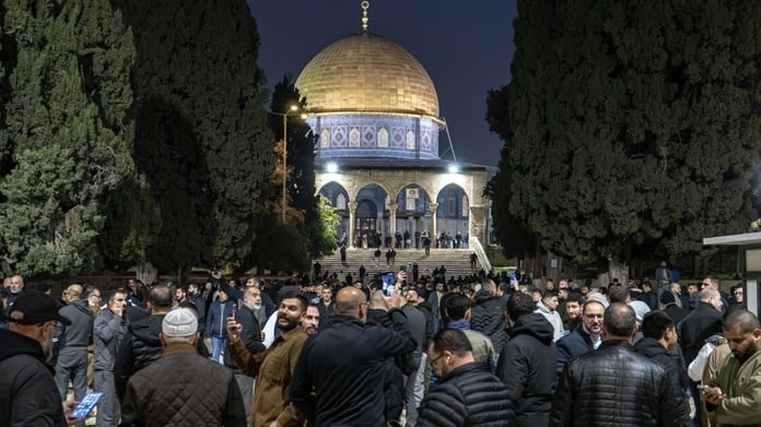 Palestinians pray at Al-Aqsa Mosque after Israel lifts 40-day restriction in Jerusalem