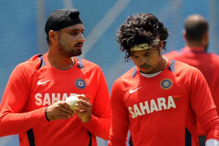 Image SEO Alt (Alternative text): Harbhajan Singh slaps Sreesanth during IPL 2008 after match in Mohali, India, showing the exact moment of the famous slapgate controversy. Sreesanth is seen with a shocked expression.