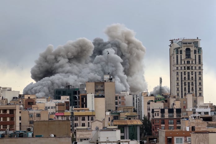 US-backed Israel strikes on Iran as explosions and smoke rise over Tehran during 2026 war