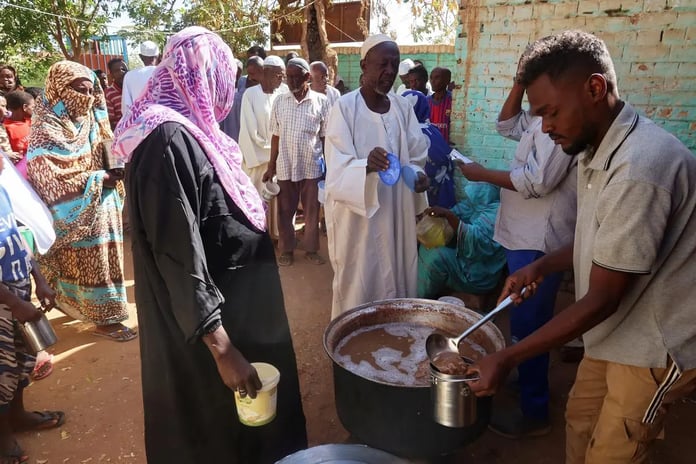 Sudanese refugees queue for food aid in Chad camps amid severe funding cuts