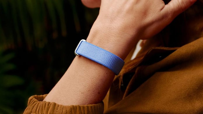 Google Fitbit Air screenless AI fitness band wearable with health data visualization