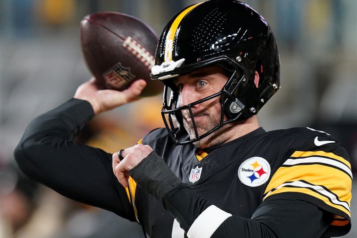 Aaron Rodgers returns to the Pittsburgh Steelers for the 2026 NFL season
