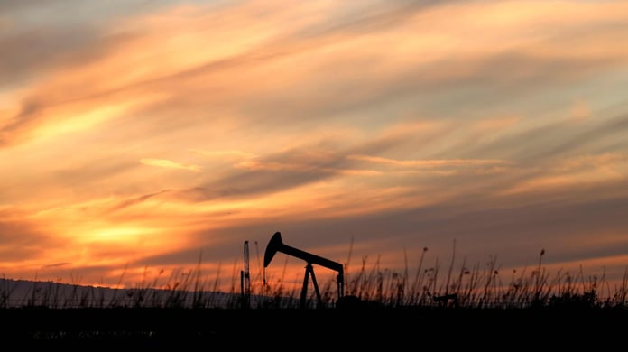 Trading screens and oil markets react to renewed US-Iran tensions as the ASX 200 falls in May 2026
