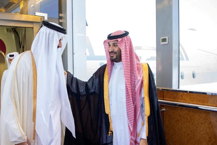 Saudi Crown Prince Mohammed bin Salman receives the Emir of Qatar Sheikh Tamim at a GCC meeting in Saudi Arabia, April 28, 2026