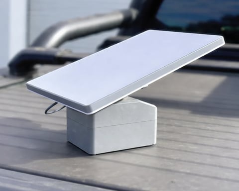 Battery-powered Starlink Mini device operating outdoors with portable satellite internet
