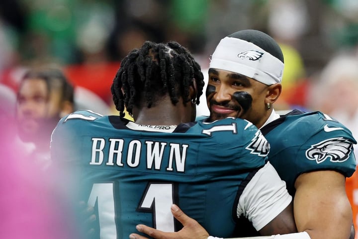 A.J. Brown and Jalen Hurts during a Philadelphia Eagles game before the 2026 trade to the New England Patriots