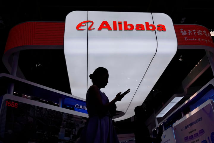 Alibaba branding, the e-commerce group bidding $1.5 billion for grocery delivery firm Pupu