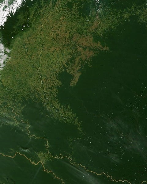 NASA MODIS Terra satellite image of Amazon deforestation patterns in Brazil along the Canguan River