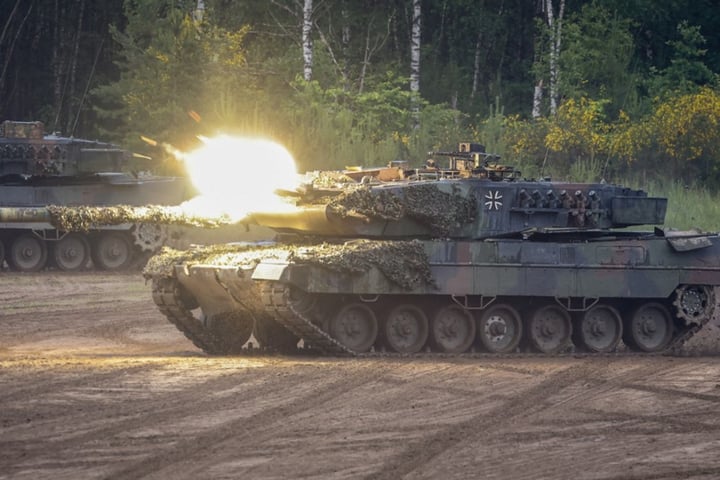 Leopard 2 tank firing during German Bundeswehr exercise as Franco-German MGCS program faces collapse