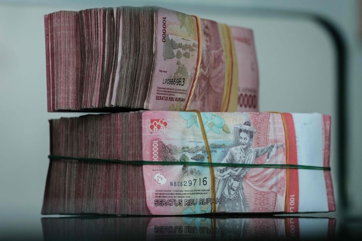 Yuan and rupiah banknotes as Hong Kong, Indonesia and the People's Bank of China sign a direct currency settlement MoU