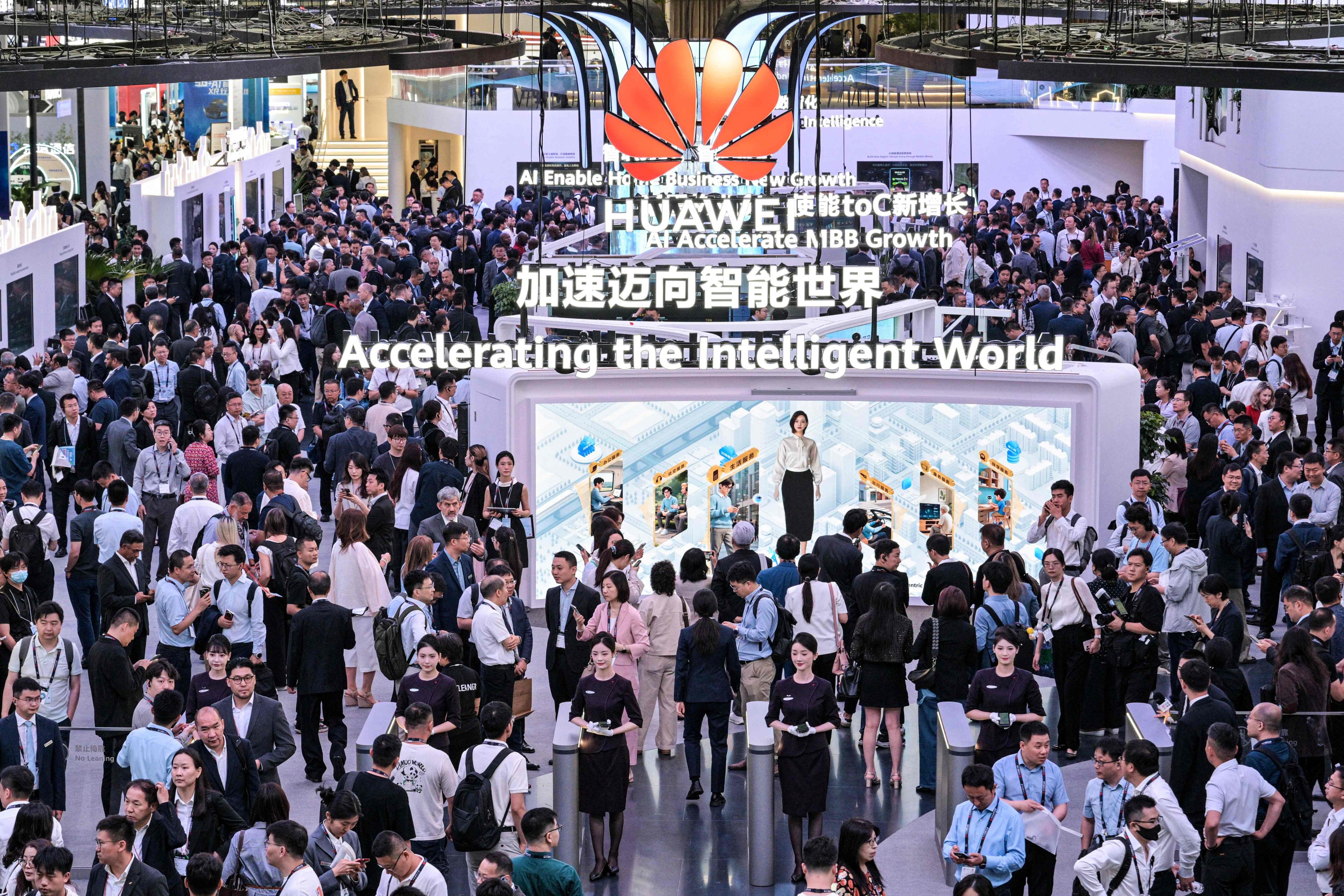 Huawei HarmonyOS developer event as the operating system advances to HarmonyOS 7 with 2000 AI agents