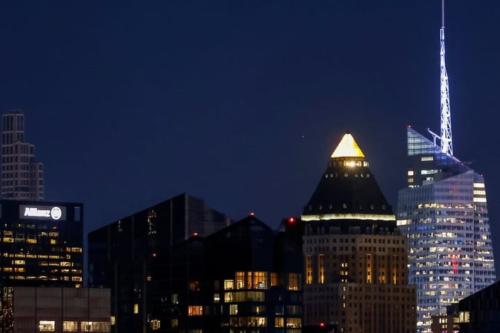 JPMorgan Chase and Bank of America branch facade in the United States 2026