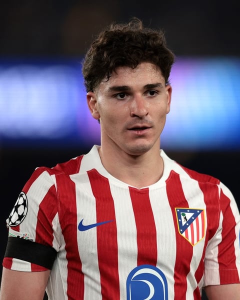 Julian Alvarez of Atletico Madrid during the UEFA Champions League quarter-final against Barcelona