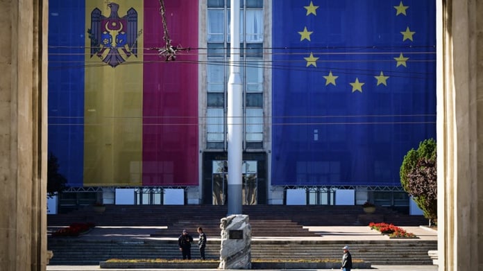 Moldova and EU flags draped on the government building in Chisinau, September 2025