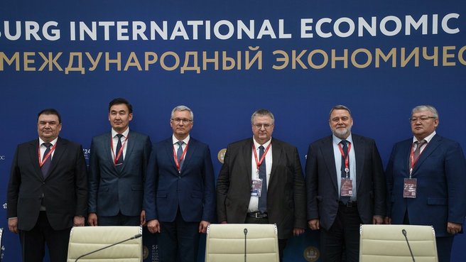 Russian Deputy Prime Minister Alexei Overchuk at the SPIEF 2024 commodity exchange signing ceremony with Belarus, Kazakhstan, Kyrgyzstan and Uzbekistan