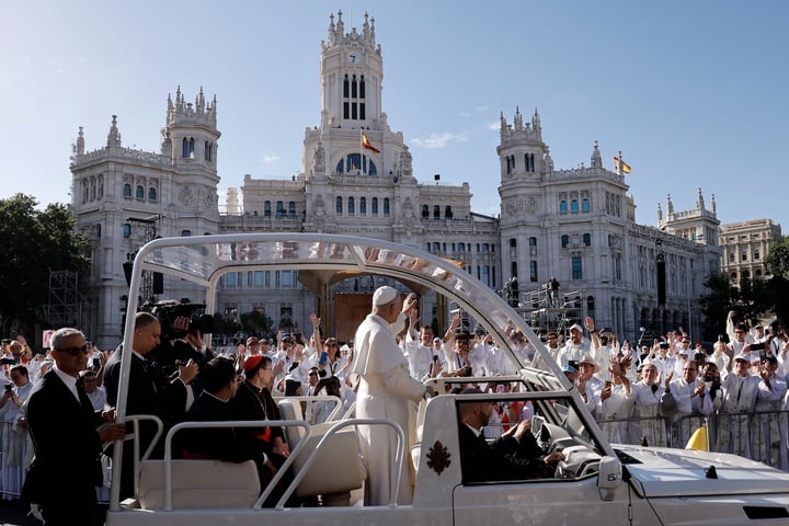 Pope Leo XIV waves from the popemobile at Plaza de Cibeles, Madrid, for Corpus Christi Mass June 2026