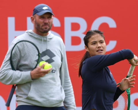Emma Raducanu and coach Andrew Richardson at Queen's Club Championships 2026