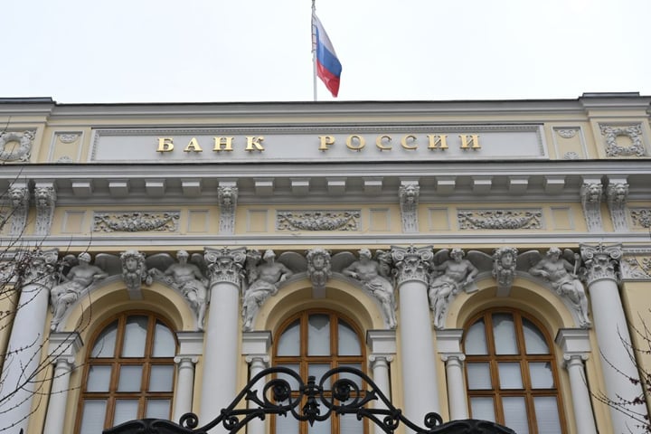 Gold bars representing Russia's central bank gold reserve sales and citizen gold purchases in 2026