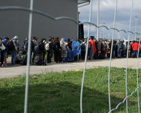 A line of Syrian refugees crossing a European border, the kind of asylum seekers the new EU pact governs
