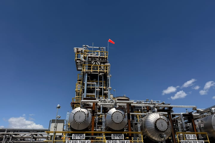 Twelve's AirPlant One commercial e-SAF facility at Moses Lake, Washington, the first US plant to make jet fuel from CO2 and renewable electricity