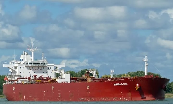 Safeen Elona Russian shadow fleet tanker Black Sea near Romania Constanta port explosion