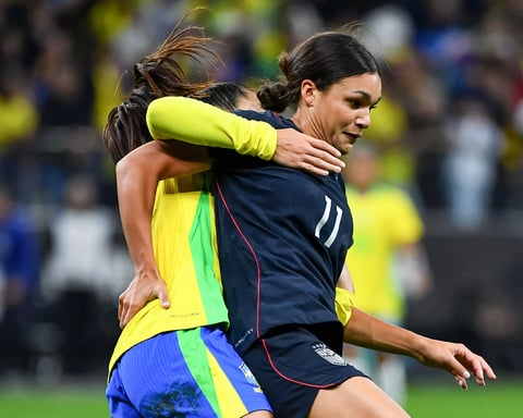 Sophia Wilson USWNT battles Brazilian defenders at Arena Castelão in Fortaleza during the 1-0 win on June 9, 2026