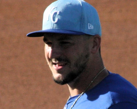 Royals first baseman Vinnie Pasquantino warming up before a game