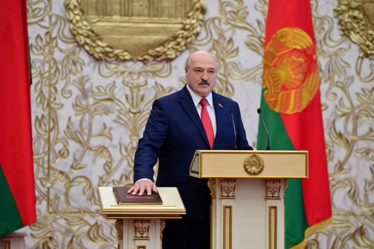 Farce and illegitimacy: how countries react to Lukashenko’s secret inauguration and what the Kremlin said