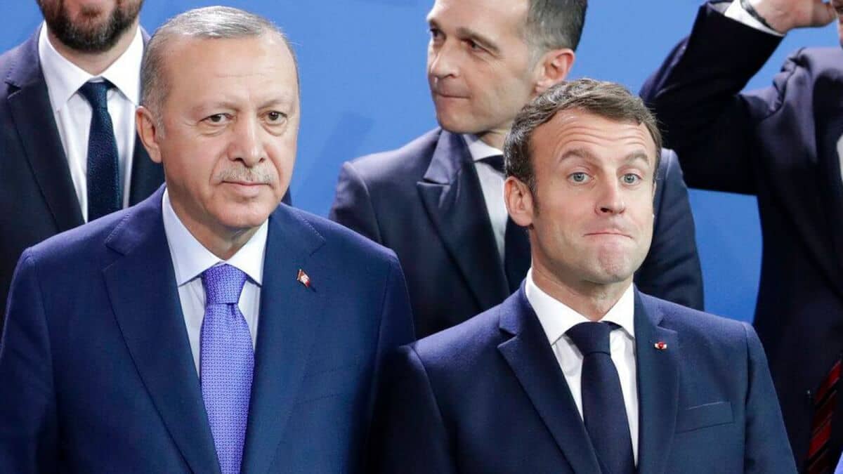 Turks hard on France because of a caricature of Erdogan in French newspaper Charlie Hebdo