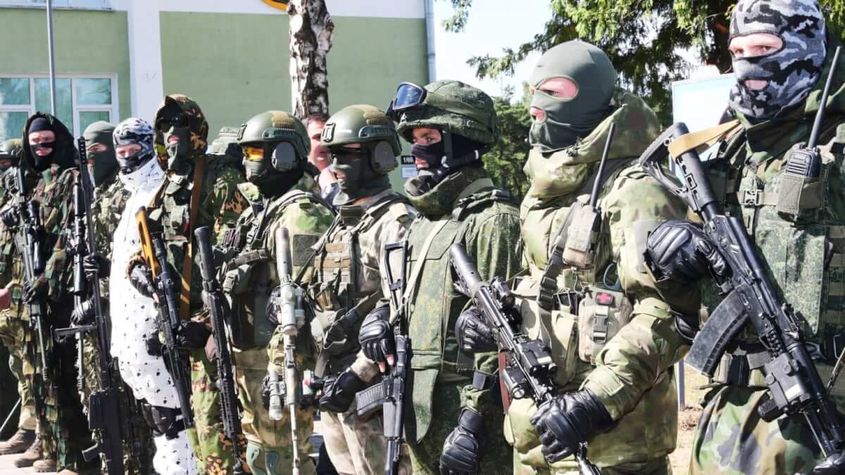 France warns Mali of isolation if it uses the Russian