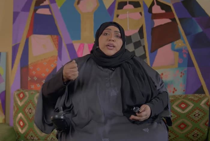 Qatar:  video|  The story of citizen Maryam Al-Mulla, who is paralyzed: I tied my legs to draw a painting