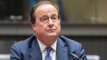Hollande said the Minsk agreements allowed Kiev to strengthen its