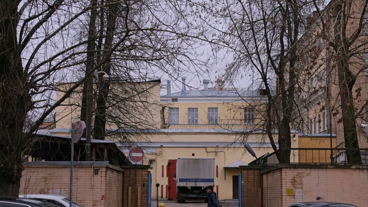 American journalist arrested in Russia meets lawyers for the first time