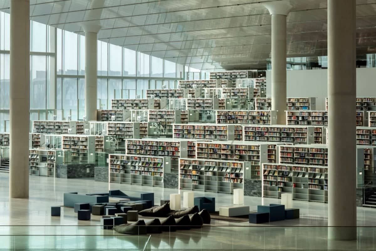 What are the benefits of membership in Qatar National Library?
