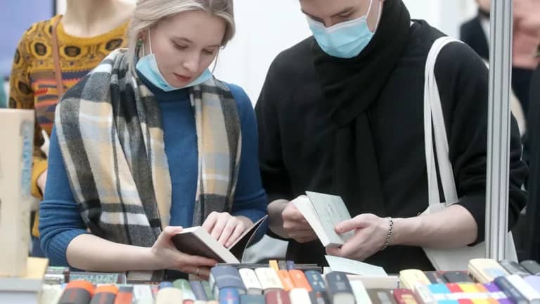 Edited. Popcorn books are back in the non-fiction fair