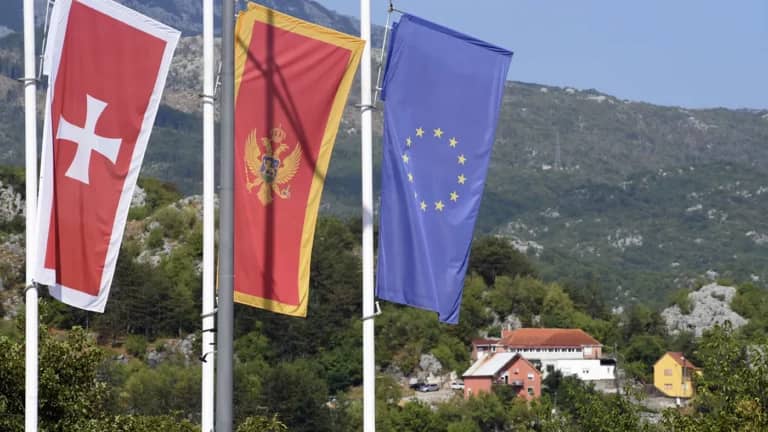Huge queues have appeared in Montenegro at residence permit issuing