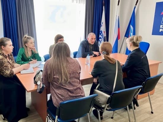 In YNAO, a deputy gave 100 kg of paraffin to the manufacturers of canoe candles for the NMD fighters