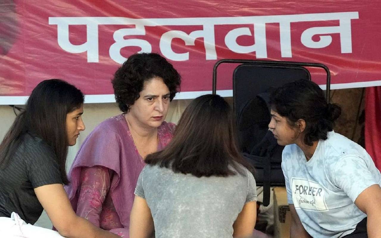 Priyanka meets wrestlers, accuses government of saving Brij Bhushan.| national