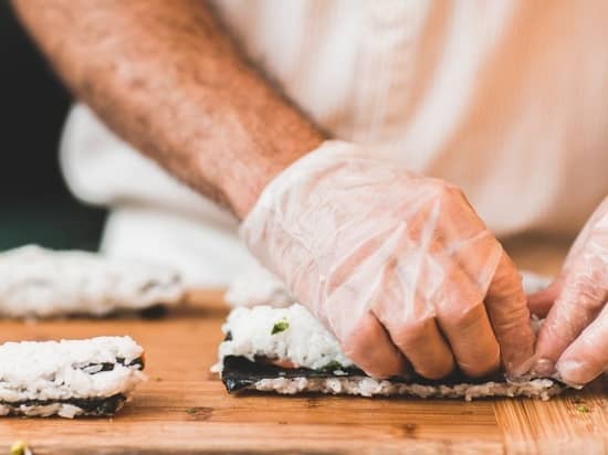 Russians were reminded of the rules for eating sushi and